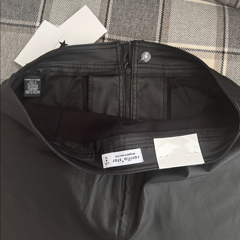 Vanilla Star Black Mini Skirt - Picture 4 of 4